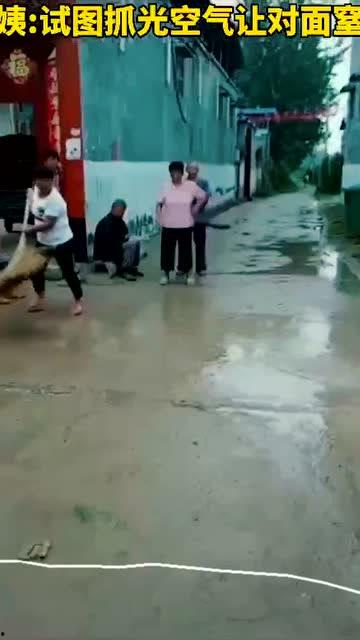 郑州爆料阿姨打架视频,现场视频引发网友热议  第2张